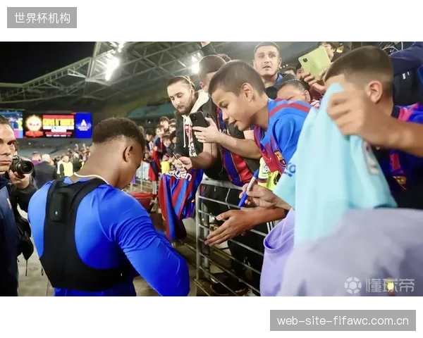 通过在奥克兰举办的公开训练，澳大利亚队旨在加强与当地球迷的联系，为即将到来的比赛建立积极的舆论环境。